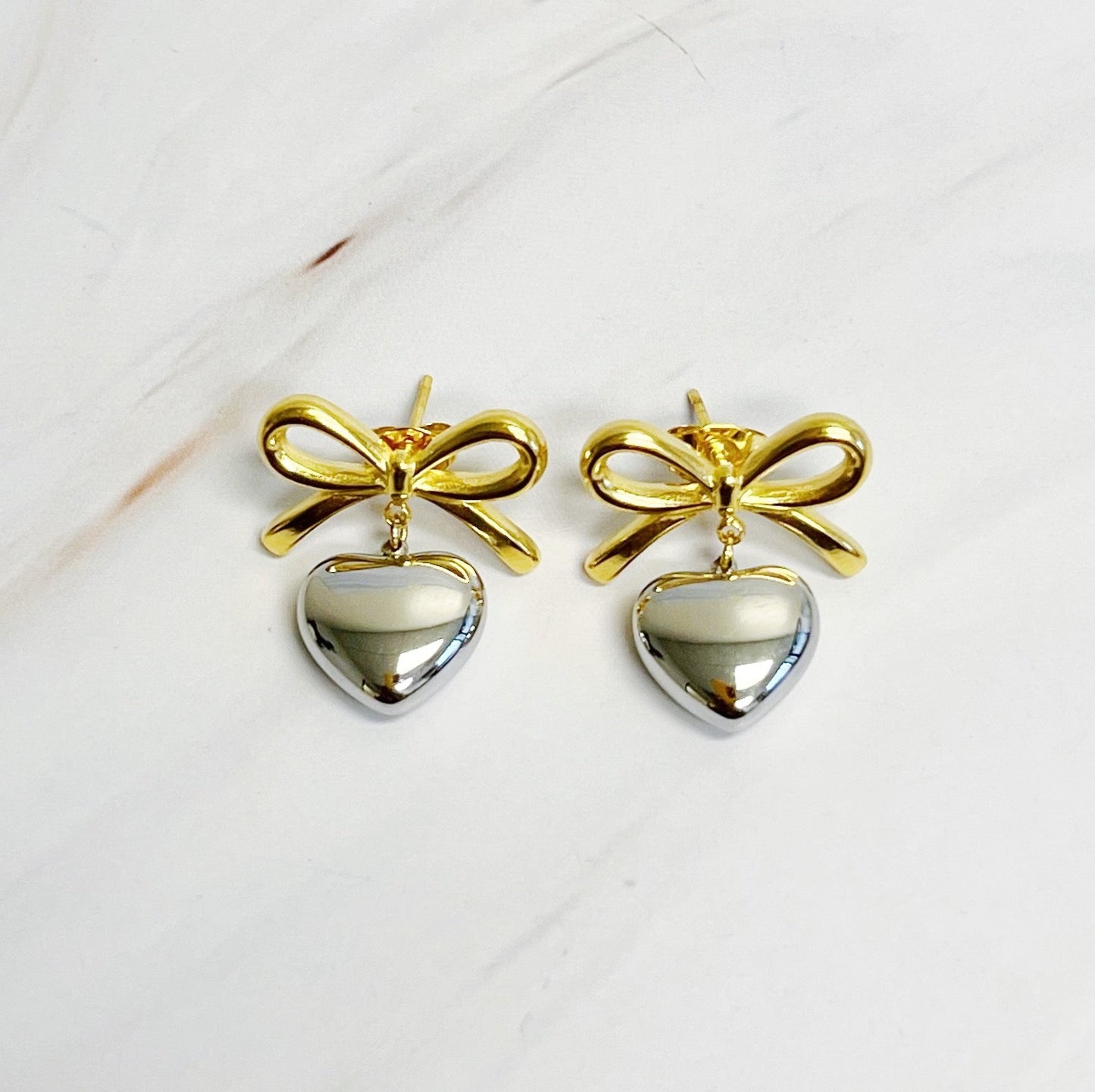 Earrings with mini bow & mini heart