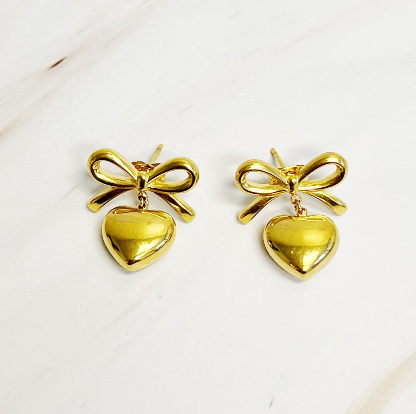 Earrings with mini bow & mini heart